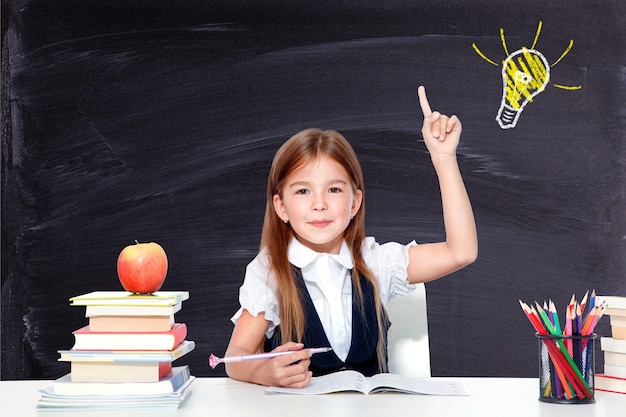 Zurück zur Schule! Konzept der Bildung, des Lesens und des Lernens.