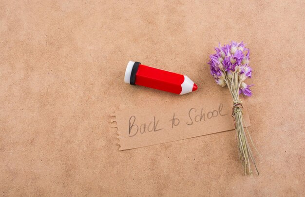 Zurück zur Schulschrift mit Blumenstrauß