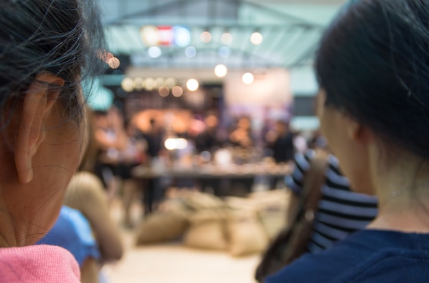 Zusammenfassung verschwommen mit der Präsentation der Kaffee auf Bokeh Hintergrund