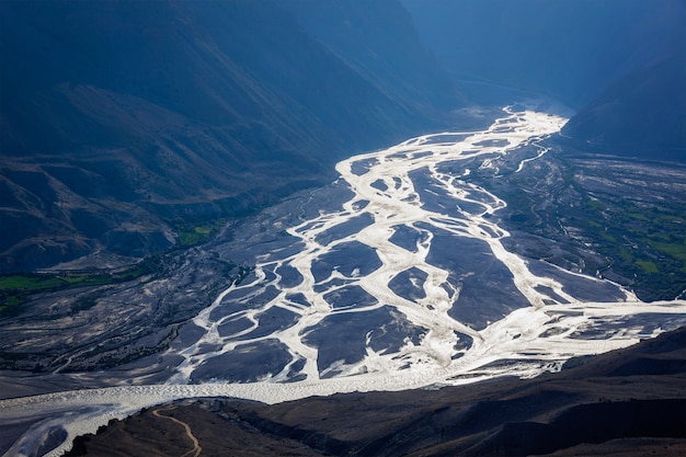 Zusammenfluss von Pin- und Spiti-Flüssen im Himalaya