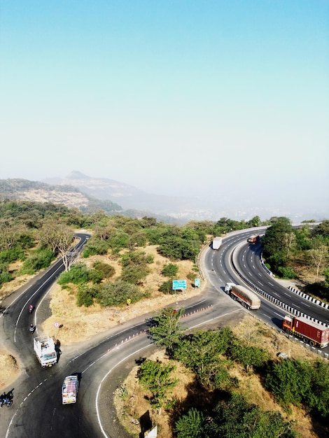 Foto zusammenflusspunkt der alten und neuen mumbai pune express highway