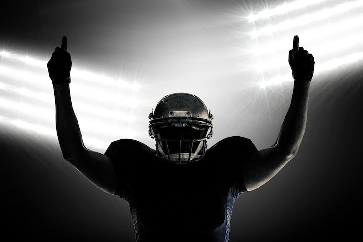 Foto zusammengesetztes bild des amerikanischen fußballspielers der silhouette mit daumen hoch