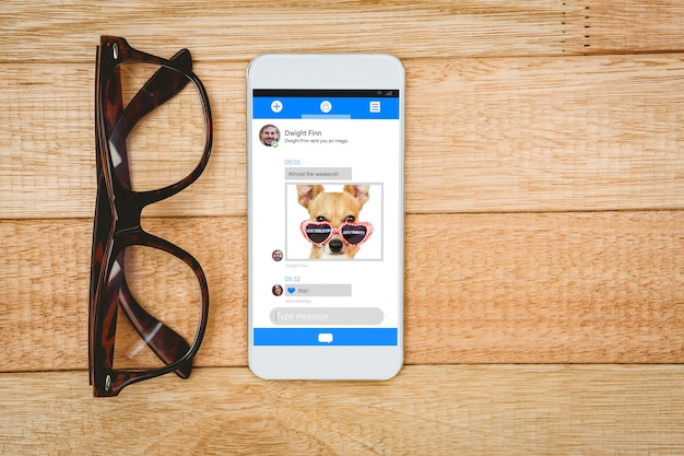 Foto zusammengesetztes bild des smartphone-chats