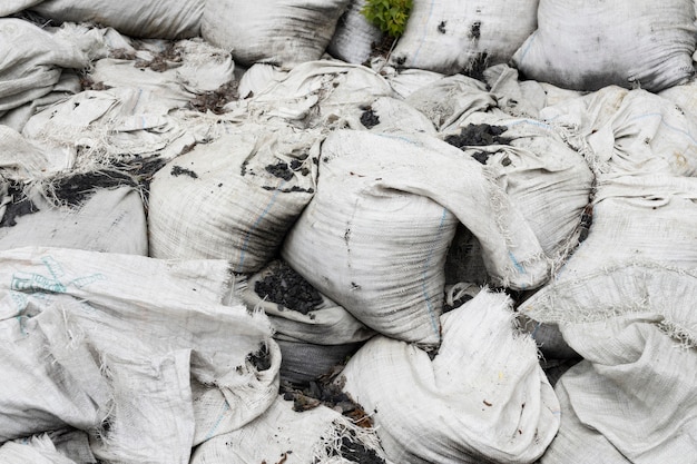 Foto zusammensetzung von schmutzigen gedumpten objekten