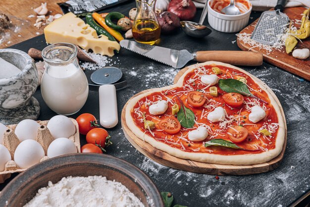 Zutaten für klassische italienische Pizza