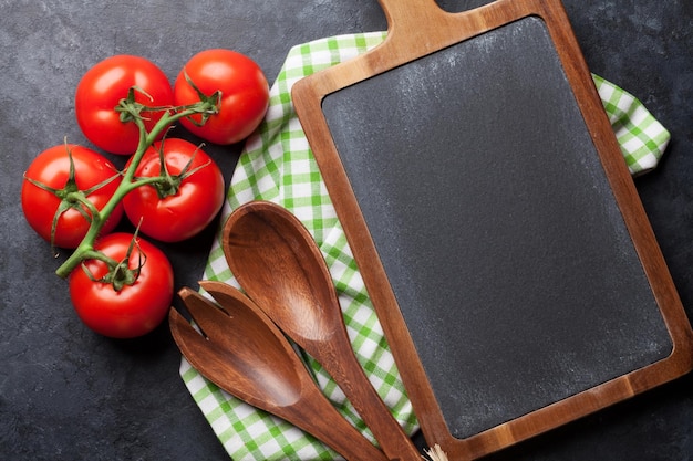 Zutaten und Utensilien zum Kochen