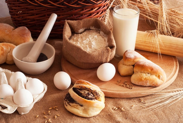 Zutaten zum Backen von Brot