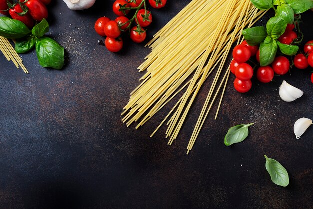 Zutaten zum Kochen italienischer Pasta