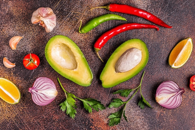 Zutaten zum Kochen mit Avocado