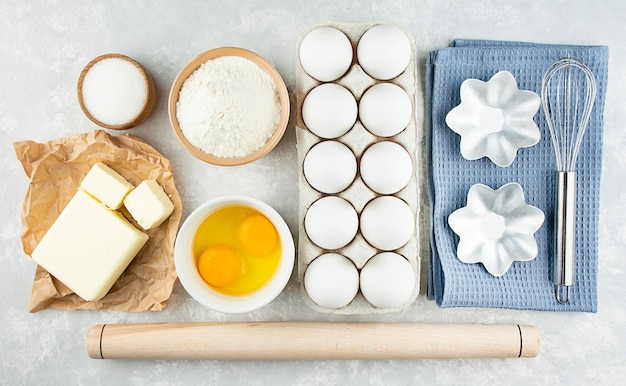 Foto zutaten zum kochen von hausgemachten gebäckstücken kochen lebensmittelhintergrund