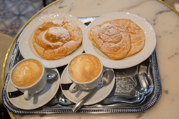 Foto zwei ensaimada-gebäck, palma, mallorca, spanien