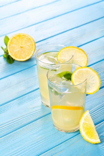 zwei Gläser Limonade