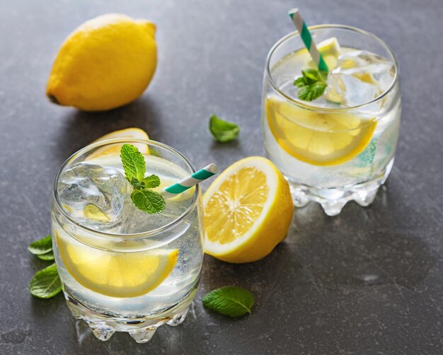 Zwei Gläser Limonade