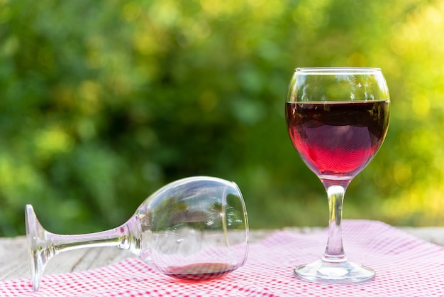 Zwei Gläser Rotwein