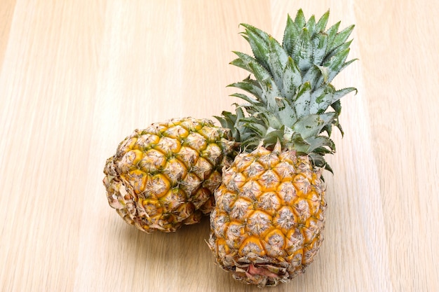 Zwei kleine Ananas