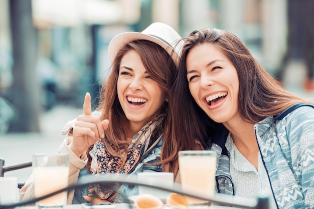 Foto zwei schöne frauen im chat