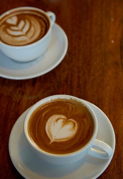 Zwei Tassen Kaffee am Valentinstag