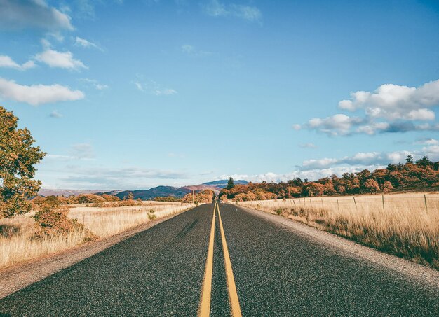 Foto zwei-wege-straße