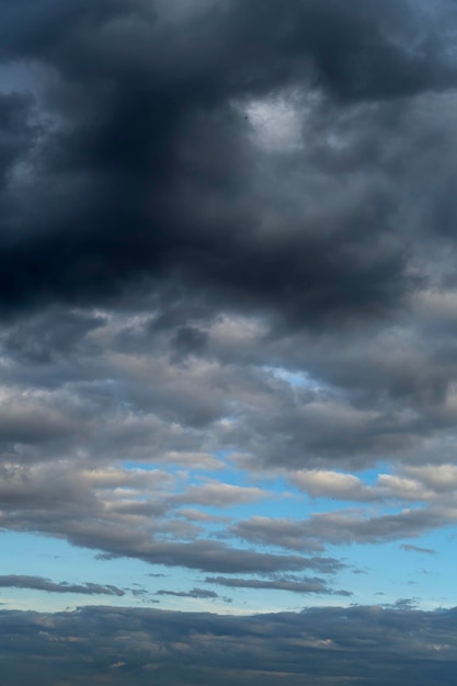 Zyklonbewegung. Wetterverhältnisse. Vor dem Hurrikan