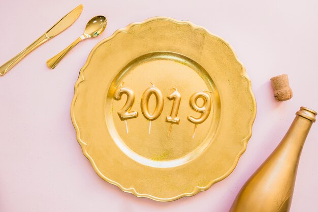 Free photo 2019 inscription from candles on plate