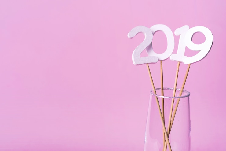 Бесплатный Фотография 2019 надпись на палочках в стекле