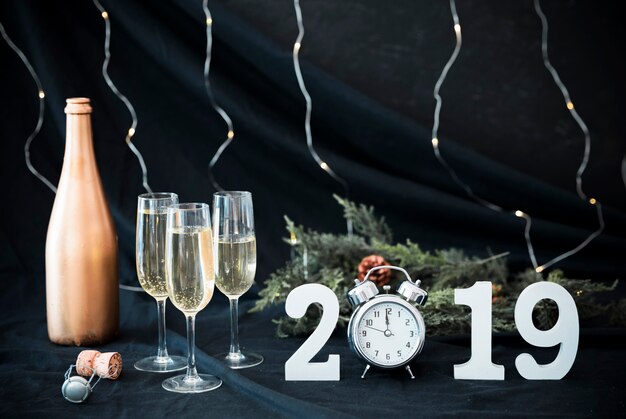 2019 inscription with champagne glasses on table 