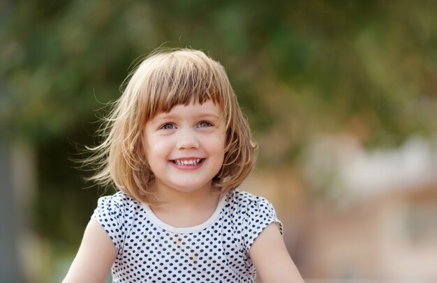 3歳の赤ちゃん少女