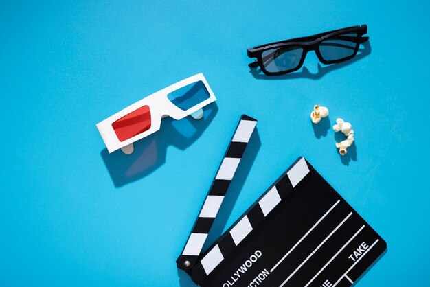 3d очки для фильмов и вид сверху на доску с хлопушкой