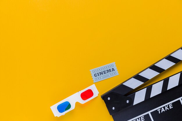 Free photo 3d glasses with clapperboard