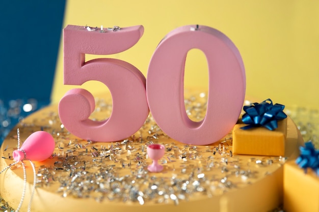 Disposizione per il 50esimo compleanno con decorazioni festive