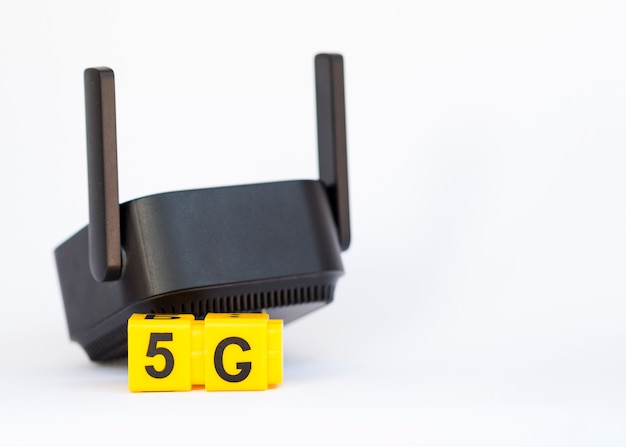 Free photo 5g snap cubes near wireless router