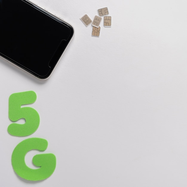 Foto gratuita 5g scritto sotto il cellulare