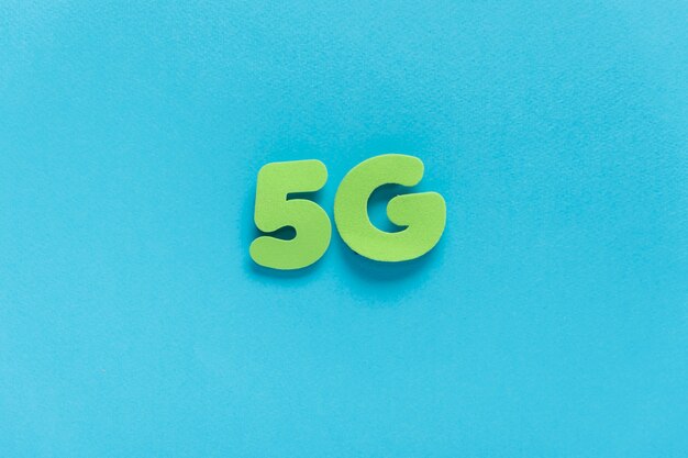 無地の背景に綴られた5g