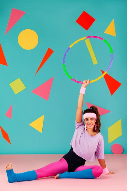 80s trainer doing exercises