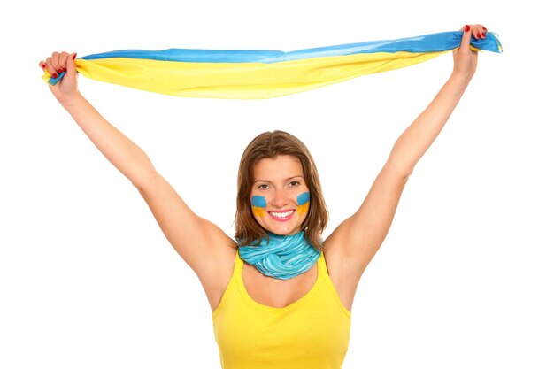 Счастливая украинская фанатка аплодирует на белом фоне