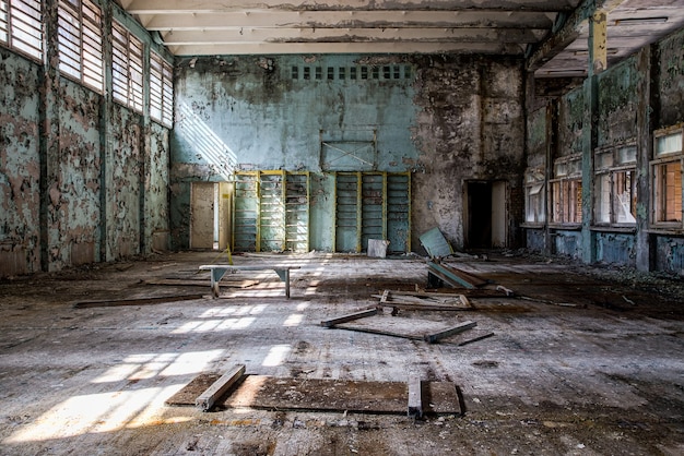 Free photo abandoned gymnasium in pripyat chernobyl