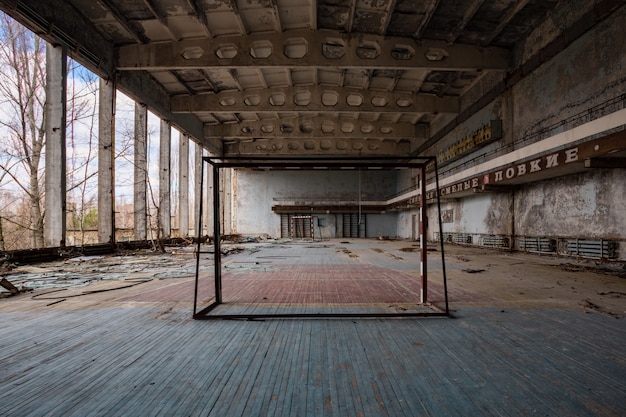 Free photo abandoned gymnasium in pripyat