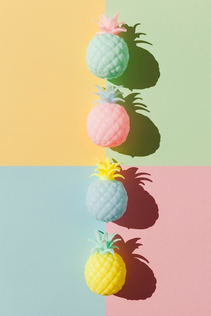 Бесплатное фото Выше вид ананас фруктовая композиция