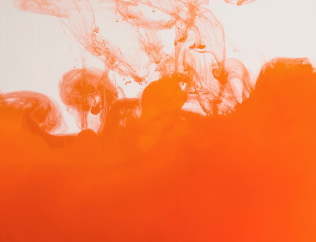 ヘイズの抽象的な素晴らしい重いオレンジ色の雲