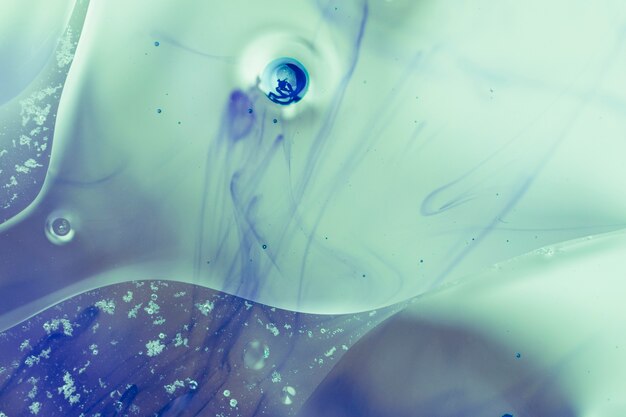 抽象的なブルーグレーの水彩画の目