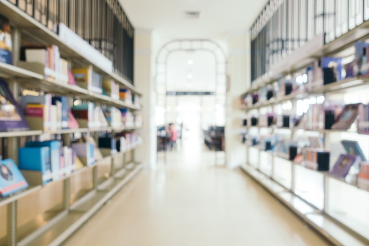 Free Photo abstract blur and defocused bookshelf in library