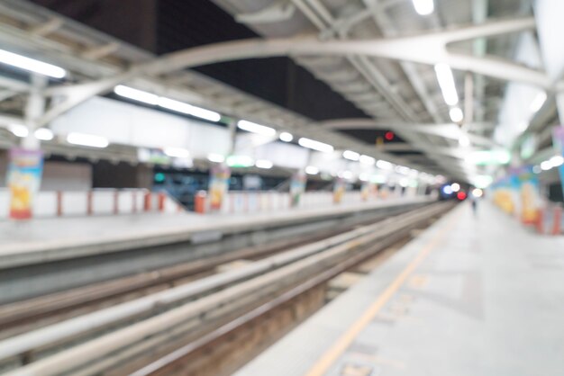 ぼやけた電車駅