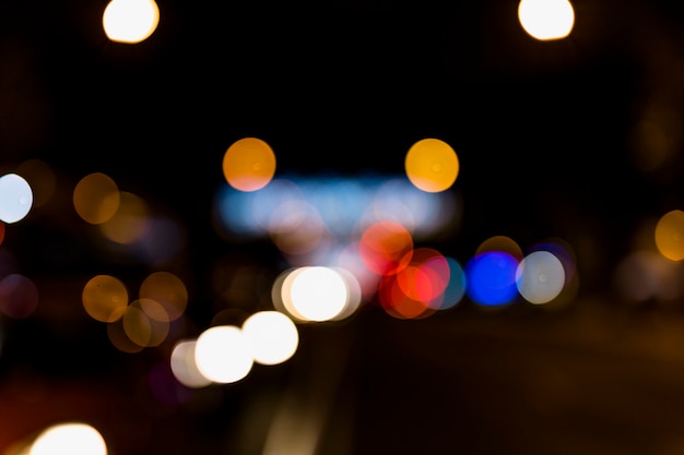 Бесплатное фото Абстрактный красочный фон с эффектом расфокусированным огни