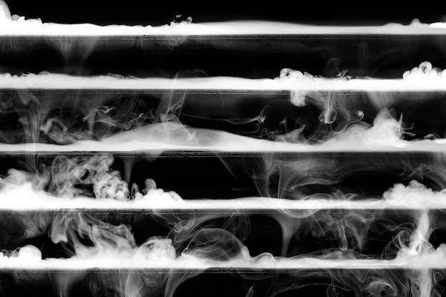 煙のテクスチャの白い縞模様の抽象的な暗いパターン
