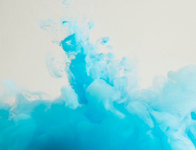 Абстрактное густое голубое облако дымки