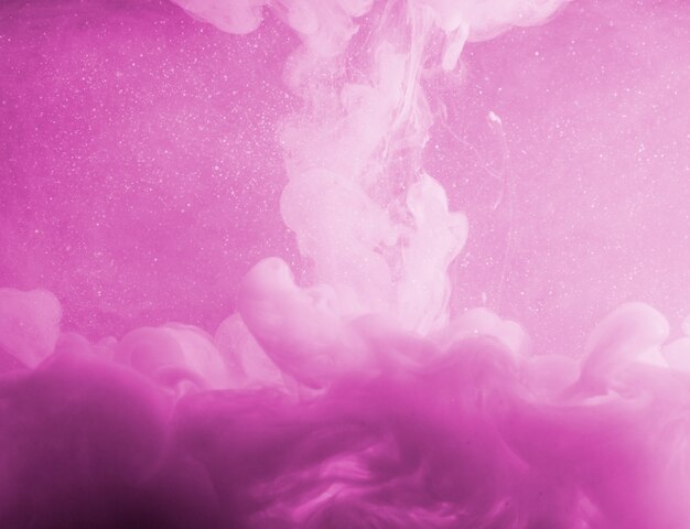 ピンク色の間の抽象的な霧
