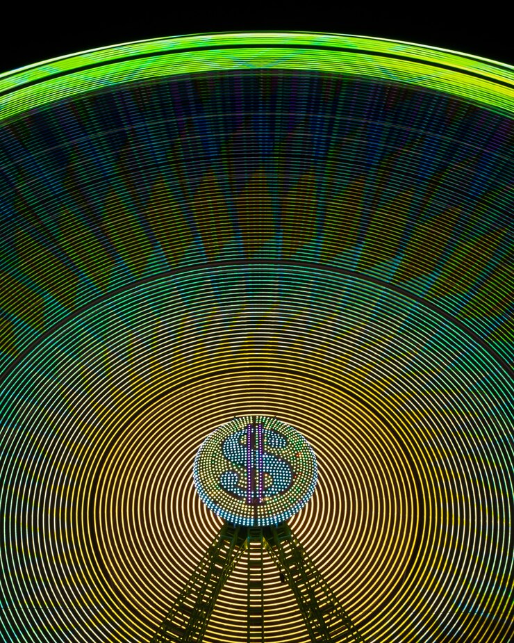 मुफ़्त फोटो abstract neon lights on a wonder wheel