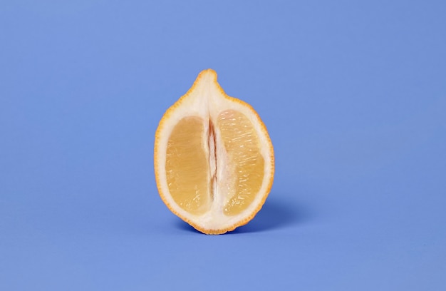 레몬으로 추상적인 성 건강 표현
