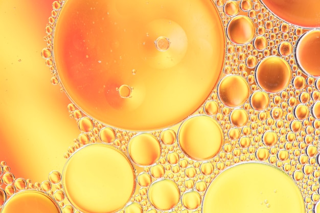 抽象的な黄色とオレンジ色の泡の質感