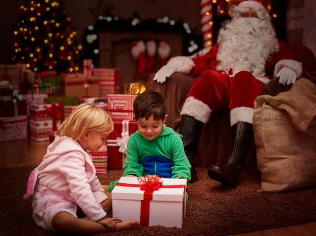 Обилие подарков - самая большая мечта ребенка
